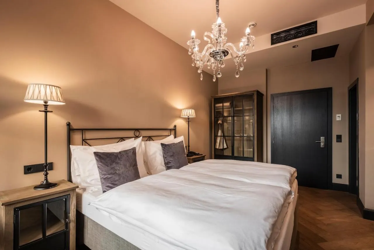 Boutiquehotel Weisses Roessl Innsbruck 2*,  Austria
